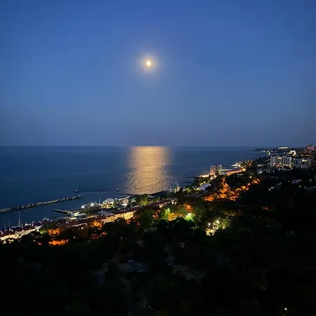 в аркадии с террасой и видом на море Appartement Odessa